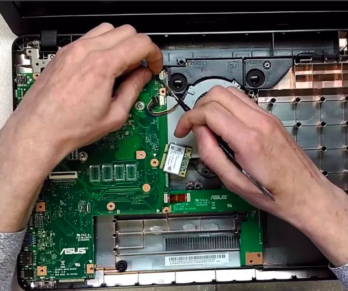 Замена материнской платы на ноутбуке в Шебекино